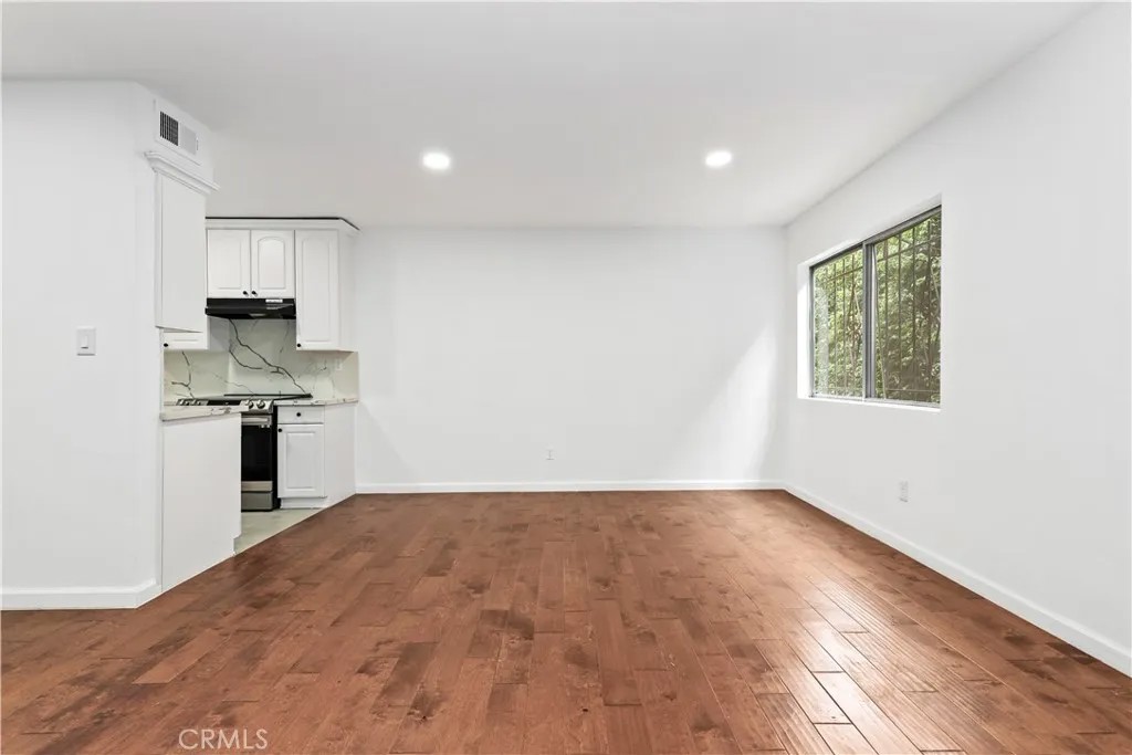 1045 N Kings Road 105