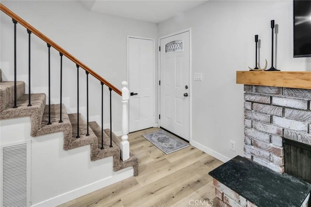 Photo of 377 Hillside Rd, Lake Arrowhead, CA 92352 (MLS # IG26052149)