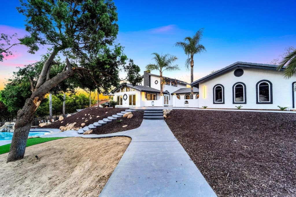 Photo of 3065 Fairview Drive, Vista, CA 92084 (MLS # 260011106)