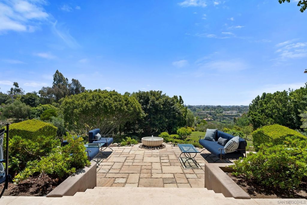 Photo of 6871 Las Colinas, Rancho Santa Fe, CA 92067 (MLS # 260012295)