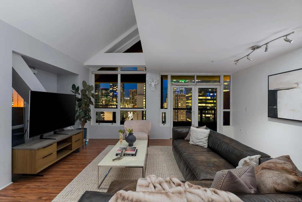 Photo of 350 W Ash St #1207, San Diego, CA 92101 (MLS # 250040738)