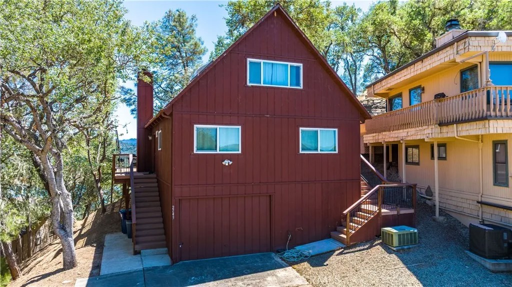 2743 Lookout Loop