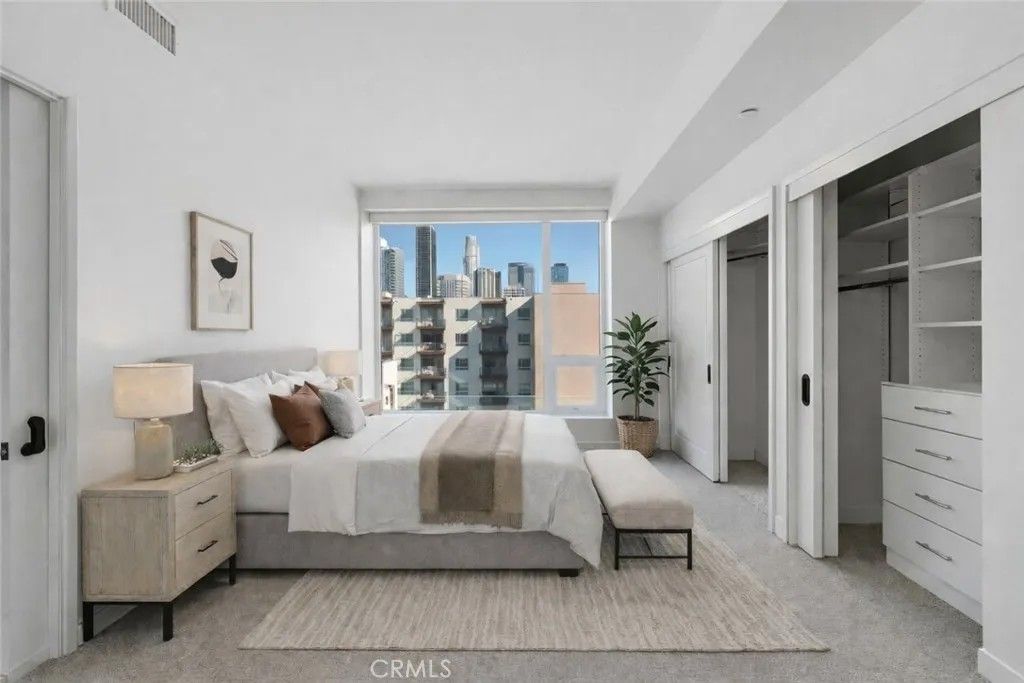 Photo of 1050 S Grand Avenue #708, Los Angeles, CA 90015 (MLS # DW26021484)