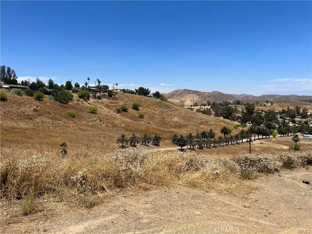 Photo of 0 Skyline, Lake Elsinore, CA 92530 (MLS # SW25216833)