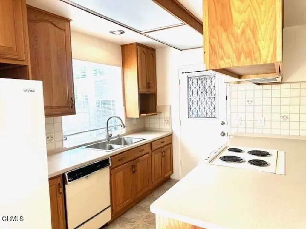 Photo of 535 Lawnwood Way, Oxnard, CA 93030 (MLS # V1-35558)