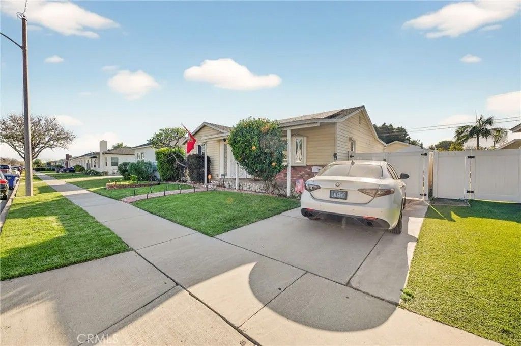 Photo of 6153 Briercrest Avenue, Lakewood, CA 90713 (MLS # SW26076022)