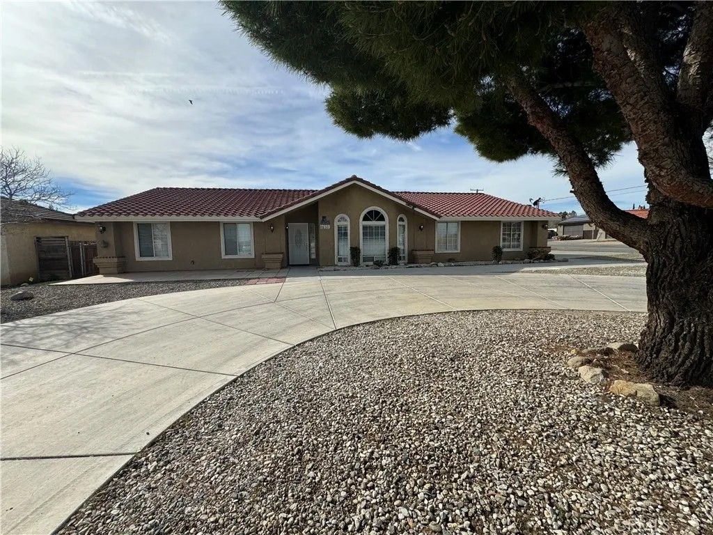 Photo of 17859 Yucca St, Hesperia, CA 92345 (MLS # HD26086163)