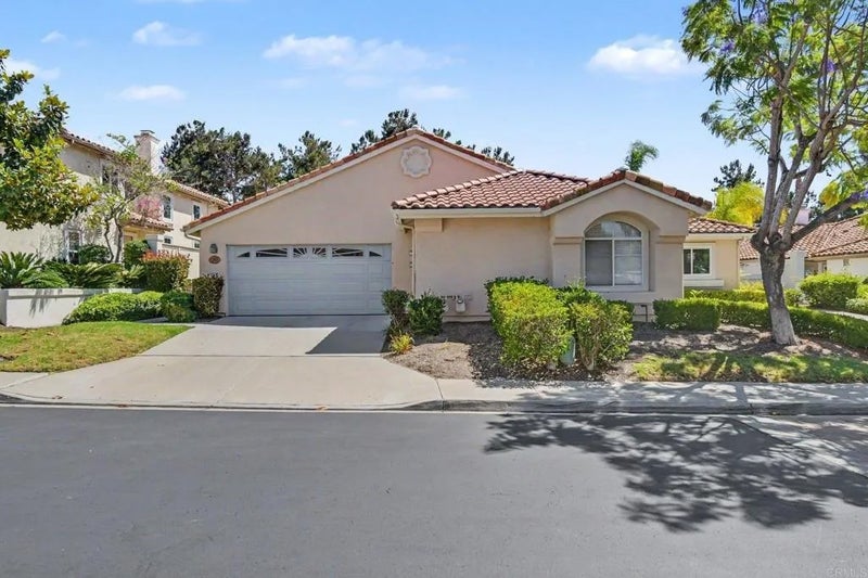 2533 La Costa Avenue