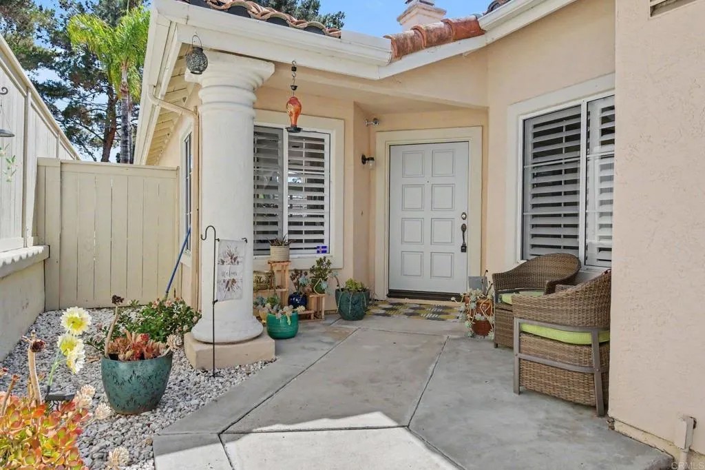 2533 La Costa Avenue