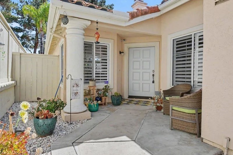 2533 La Costa Avenue