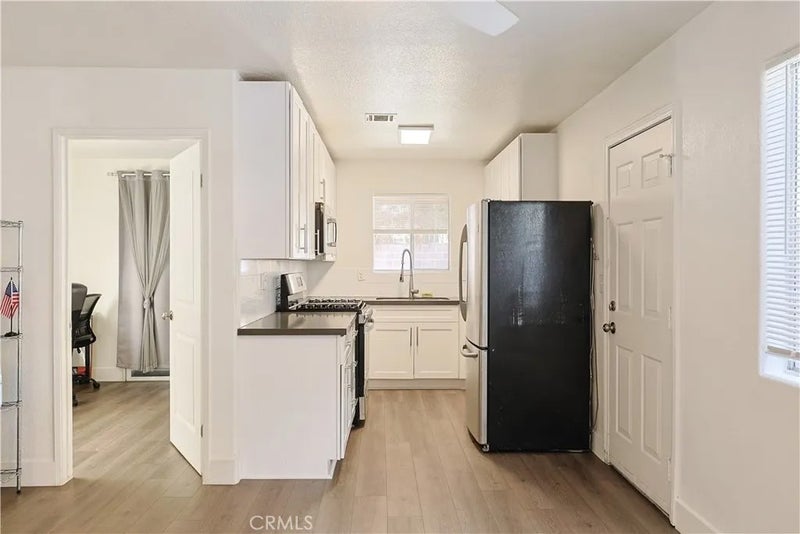 2214 W Wardlow