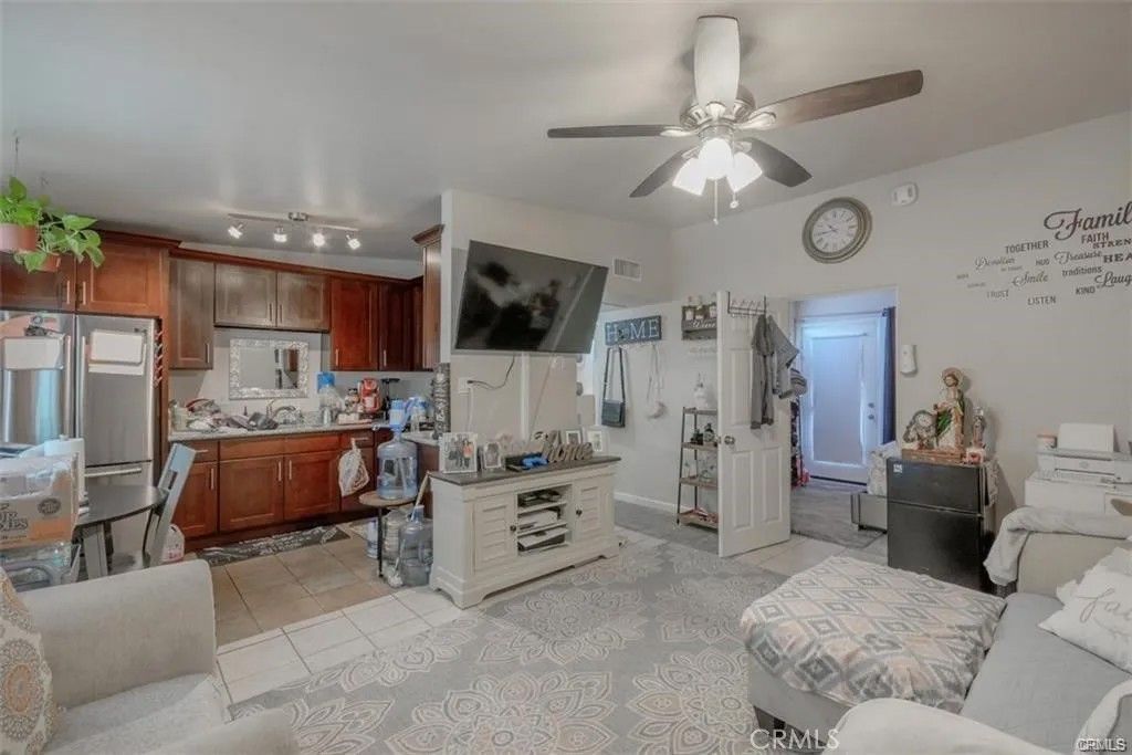 Photo of 587 El Placer Rd, Palm Springs, CA 92264 (MLS # CV26063632)