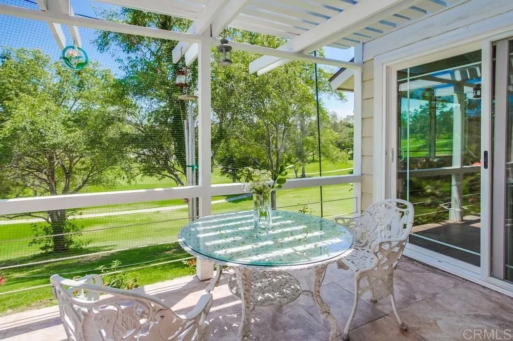 1129 La Casa Drive