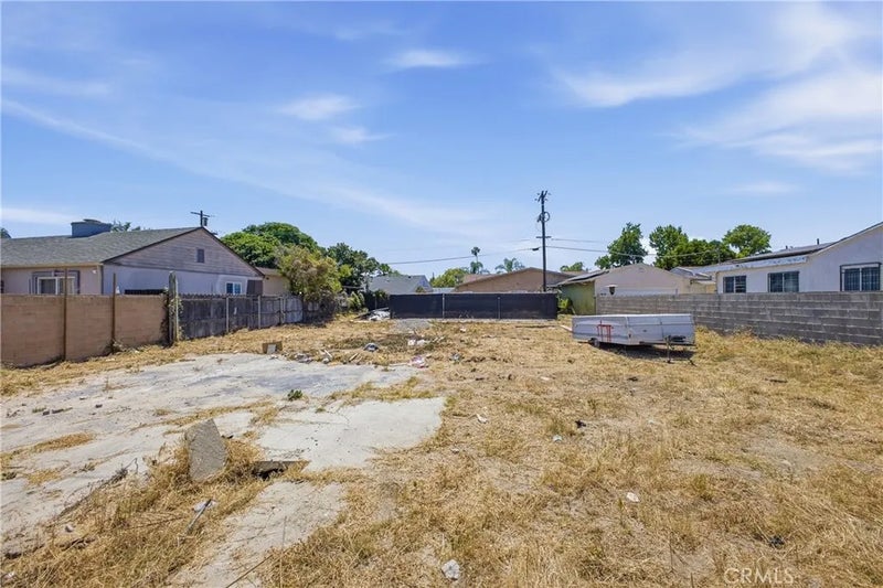 6729 Babcock Avenue