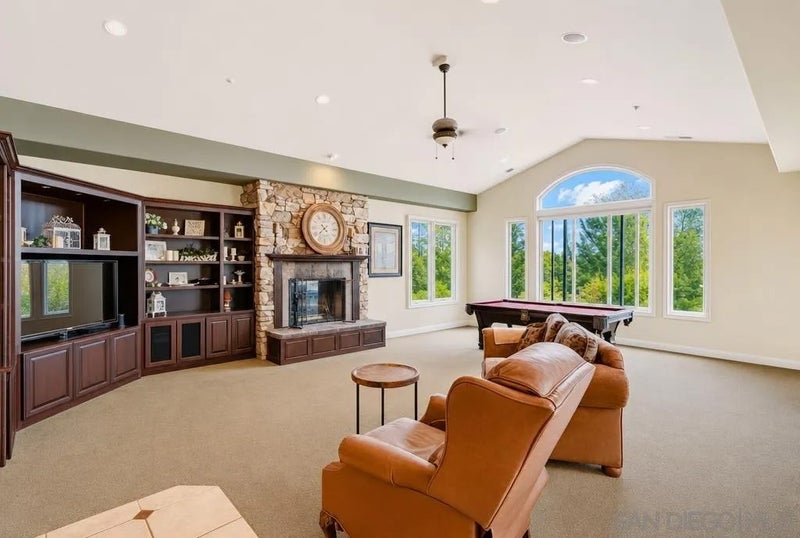991 River Oaks