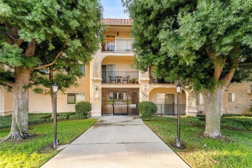 Photo of 3010 Montrose Avenue #26, La Crescenta, CA 91214 (MLS # GD26013077)