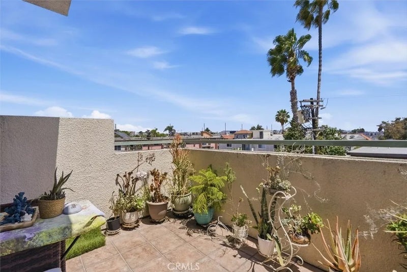 10790 Rose Avenue 304