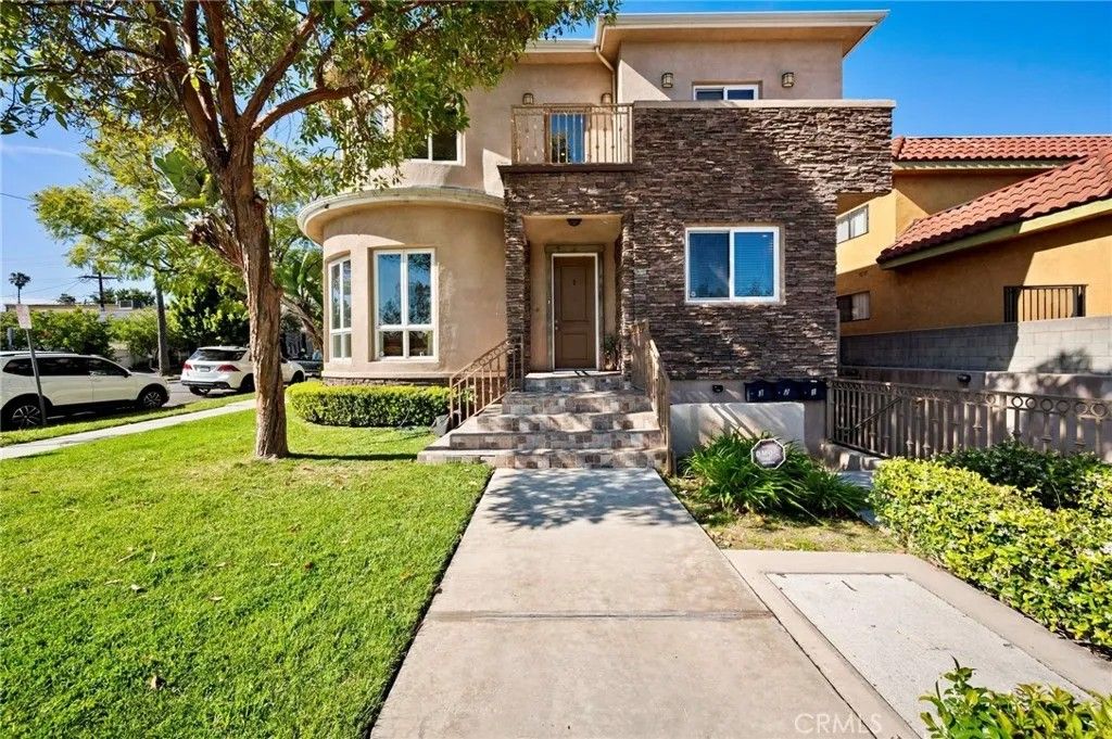 Photo of 210 S Cedar Street, Glendale, CA 91205 (MLS # SR26079233)