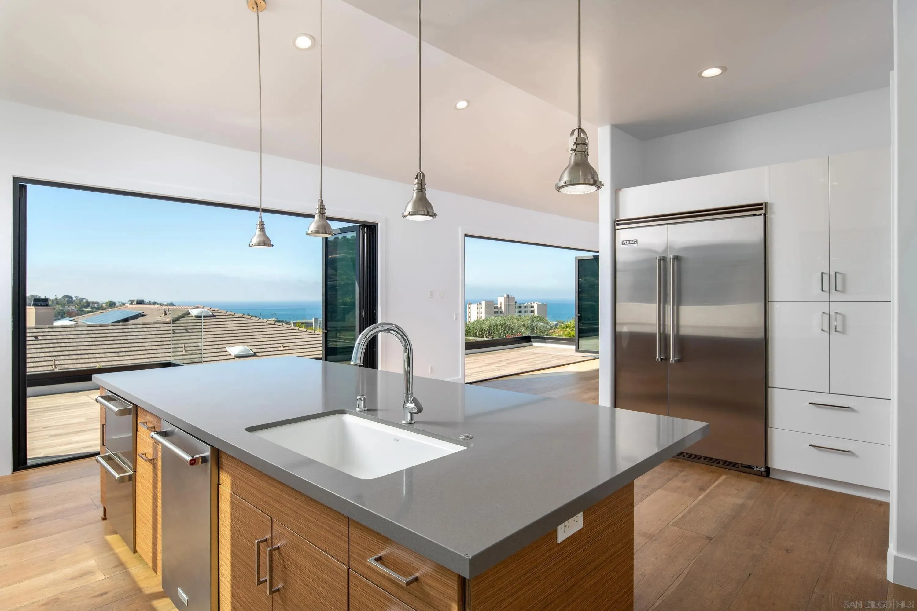 La Jolla, California 92037, United States, 5 Bedrooms Bedrooms, ,6 BathroomsBathrooms,Residential,Active,159638