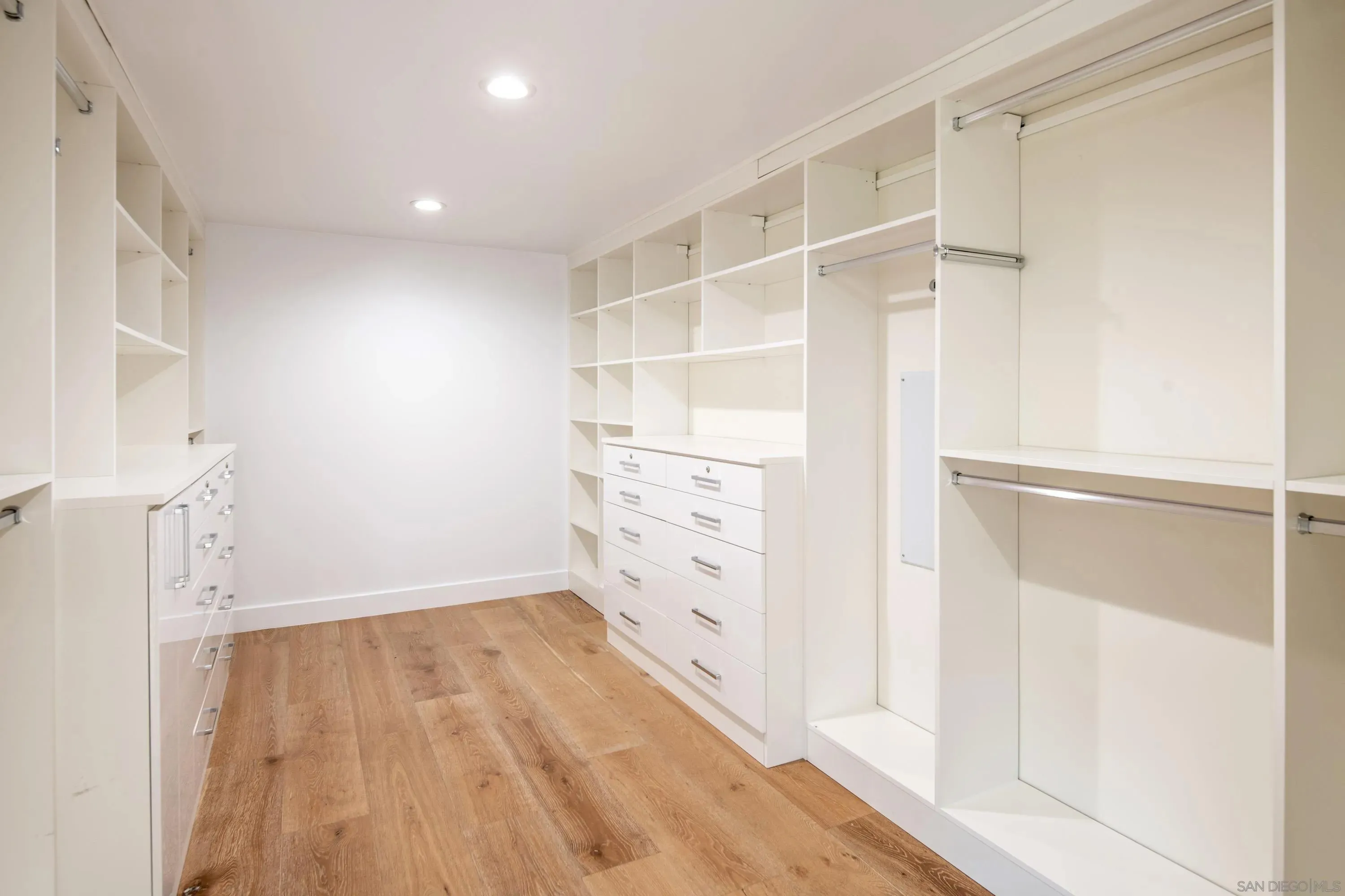 La Jolla, California 92037, United States, 5 Bedrooms Bedrooms, ,6 BathroomsBathrooms,Residential,Active,159638