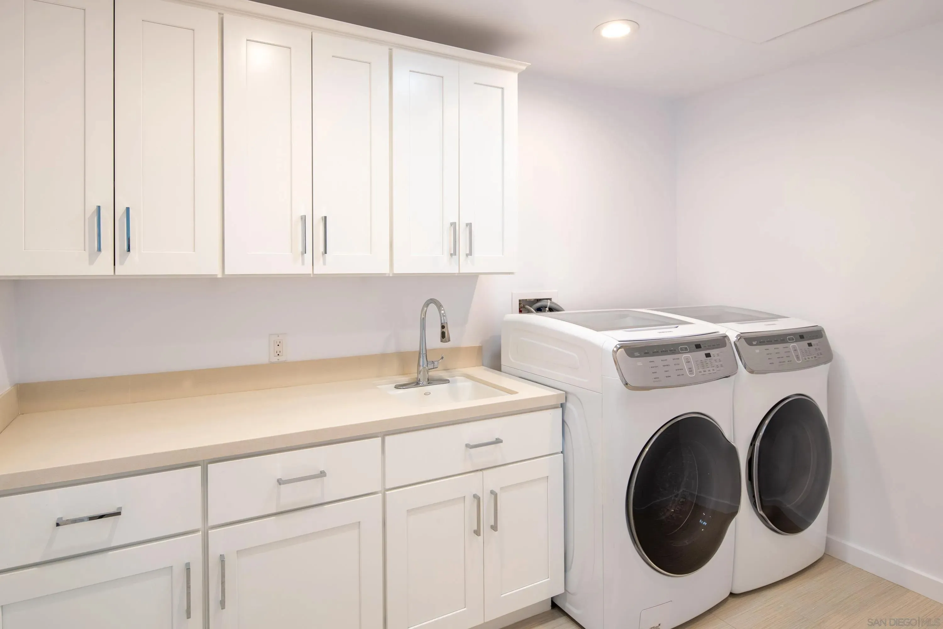 La Jolla, California 92037, United States, 5 Bedrooms Bedrooms, ,6 BathroomsBathrooms,Residential,Active,159638