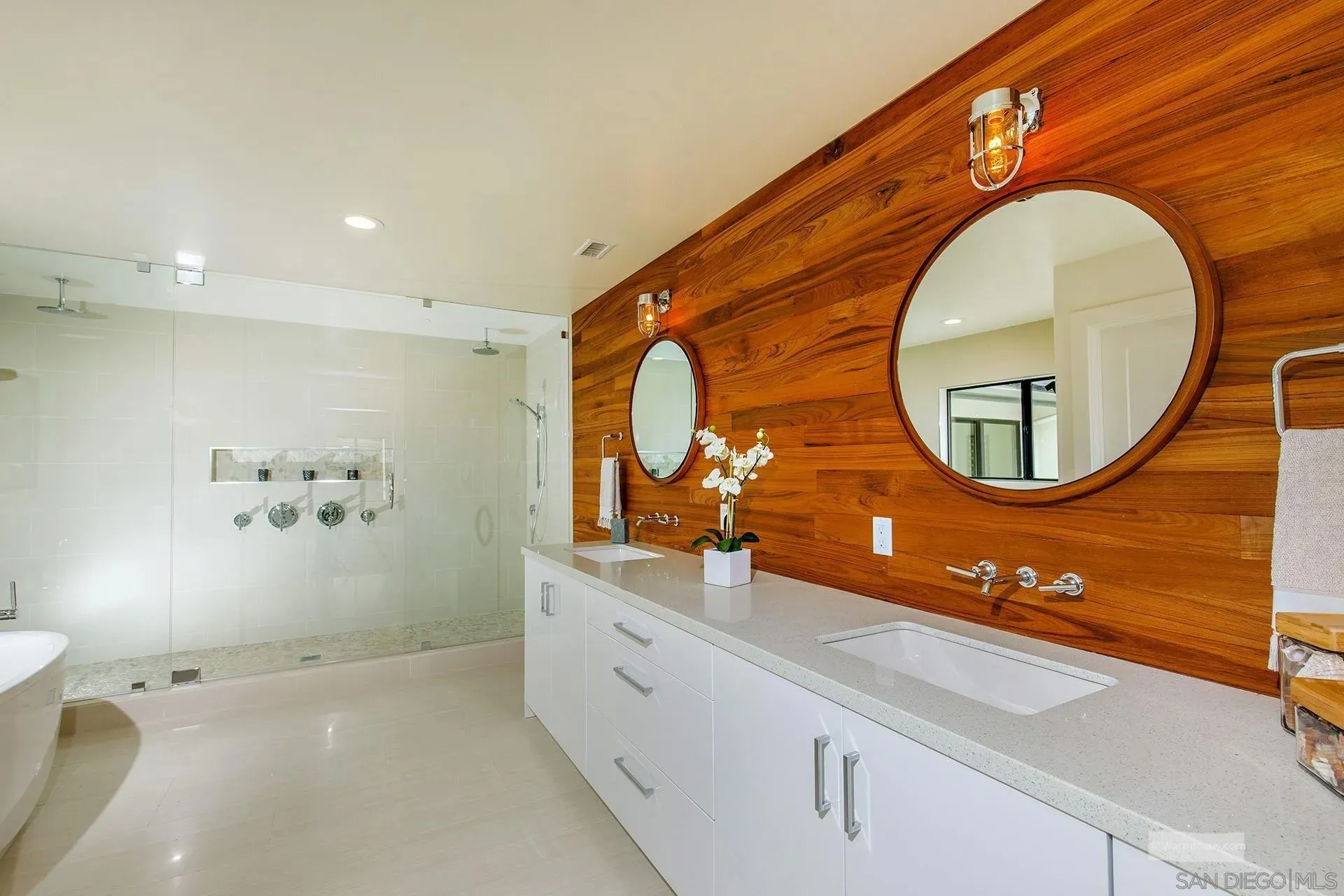 La Jolla, California 92037, United States, 5 Bedrooms Bedrooms, ,6 BathroomsBathrooms,Residential,Active,159638