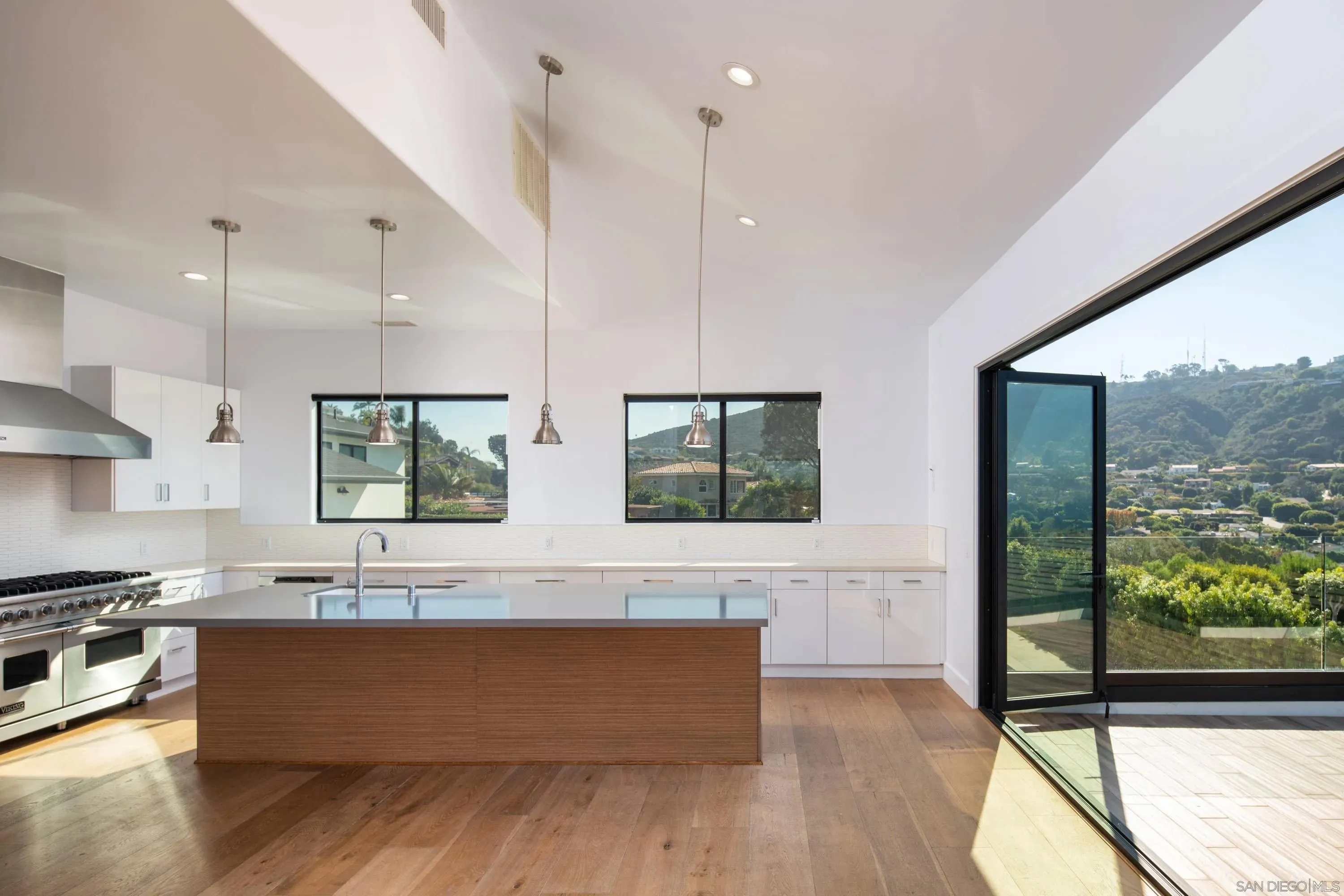 La Jolla, California 92037, United States, 5 Bedrooms Bedrooms, ,6 BathroomsBathrooms,Residential,Active,159638