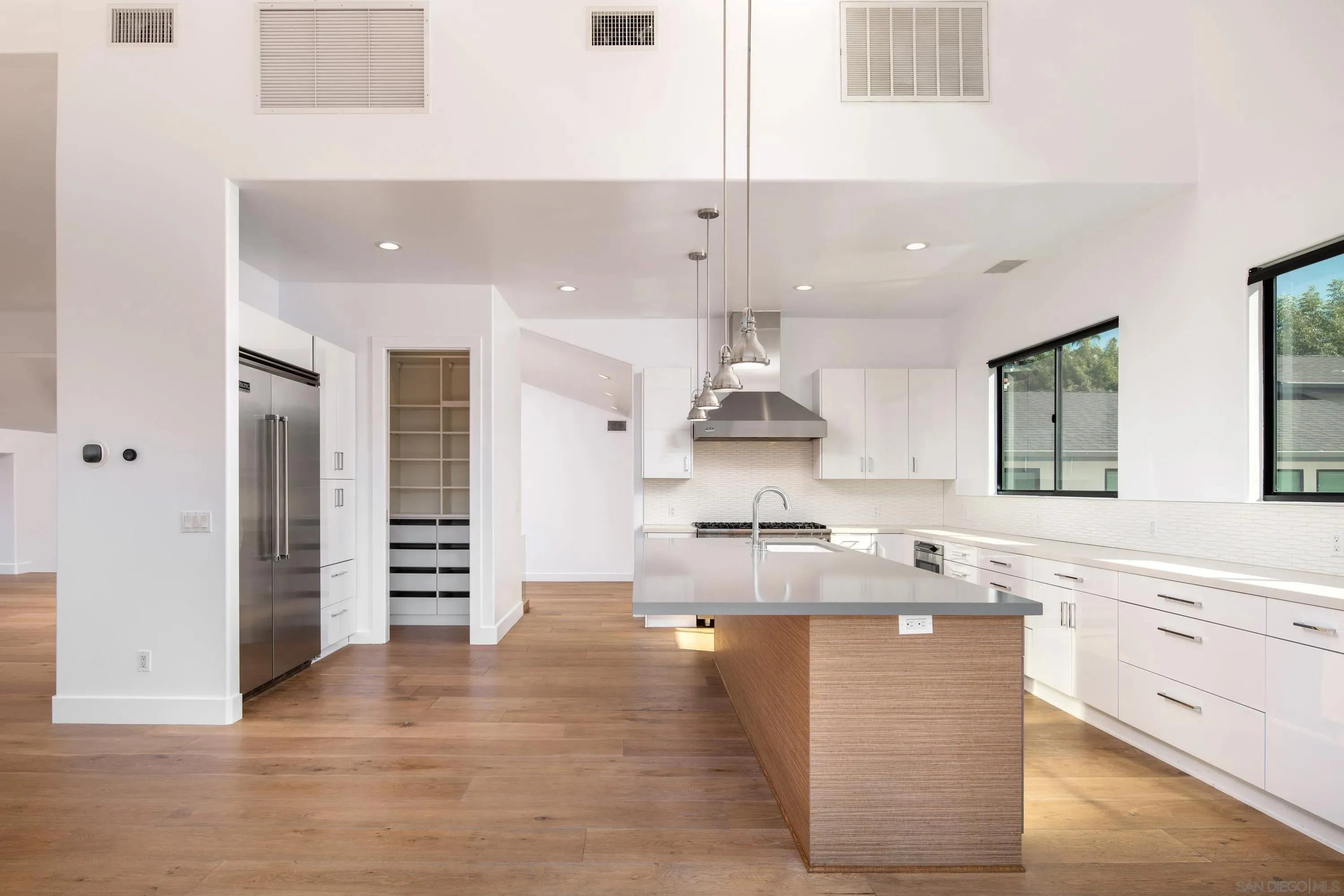 La Jolla, California 92037, United States, 5 Bedrooms Bedrooms, ,6 BathroomsBathrooms,Residential,Active,159638