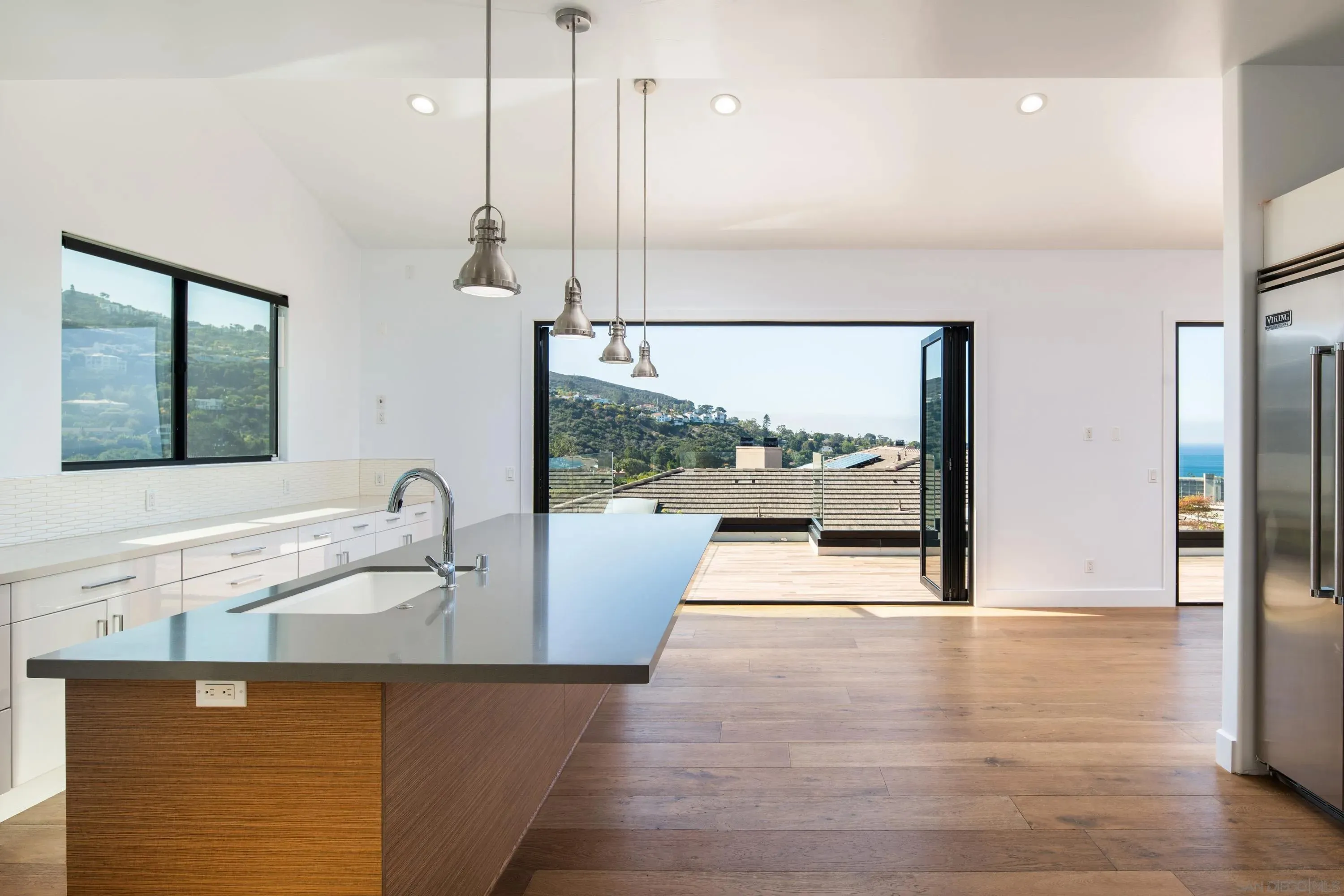 La Jolla, California 92037, United States, 5 Bedrooms Bedrooms, ,6 BathroomsBathrooms,Residential,Active,159638