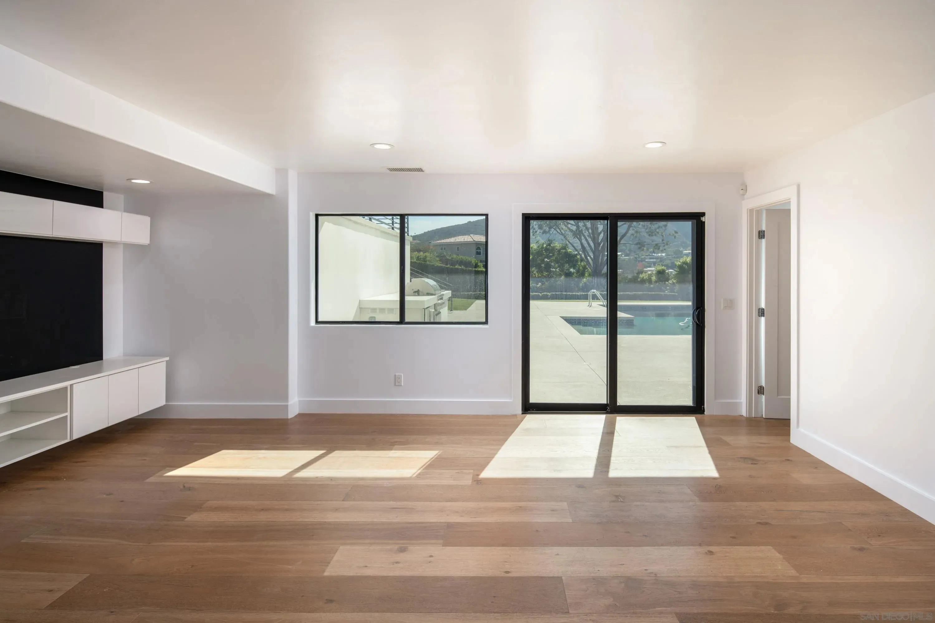 La Jolla, California 92037, United States, 5 Bedrooms Bedrooms, ,6 BathroomsBathrooms,Residential,Active,159638