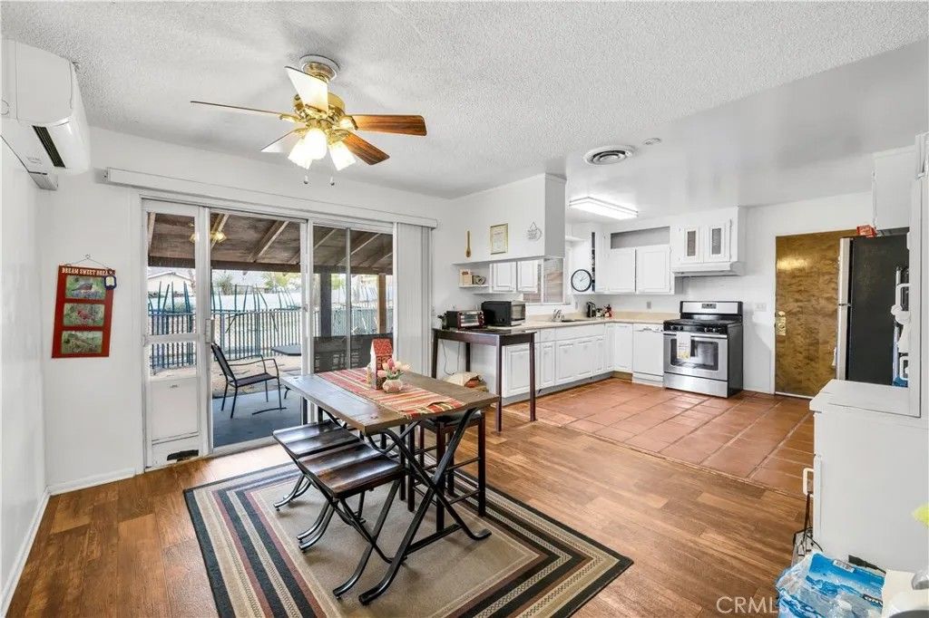 Photo of 7991 Amador Avenue, Yucca Valley, CA 92284 (MLS # JT25241072)