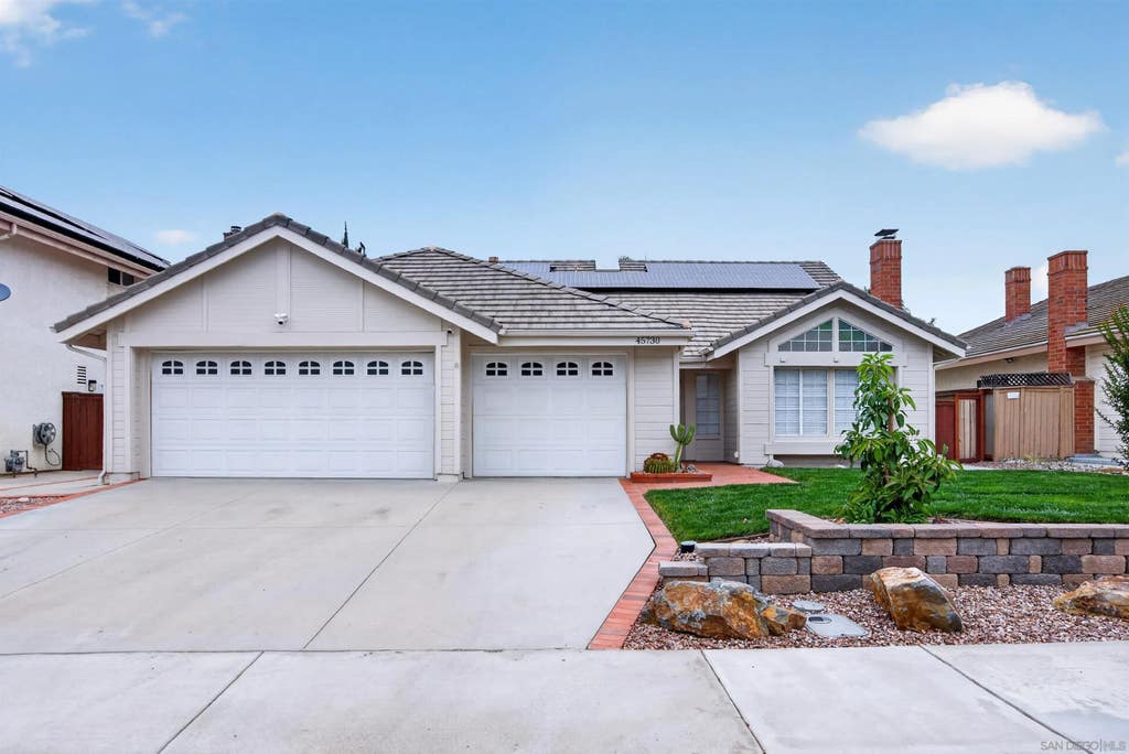 Photo of 45730 Hopactong St, Temecula, CA 92592 (MLS # 260010657)