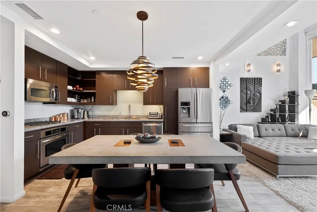 1100 Wilshire Boulevard 1707