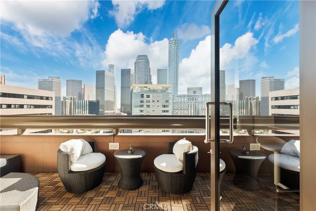 1100 Wilshire Boulevard 1707