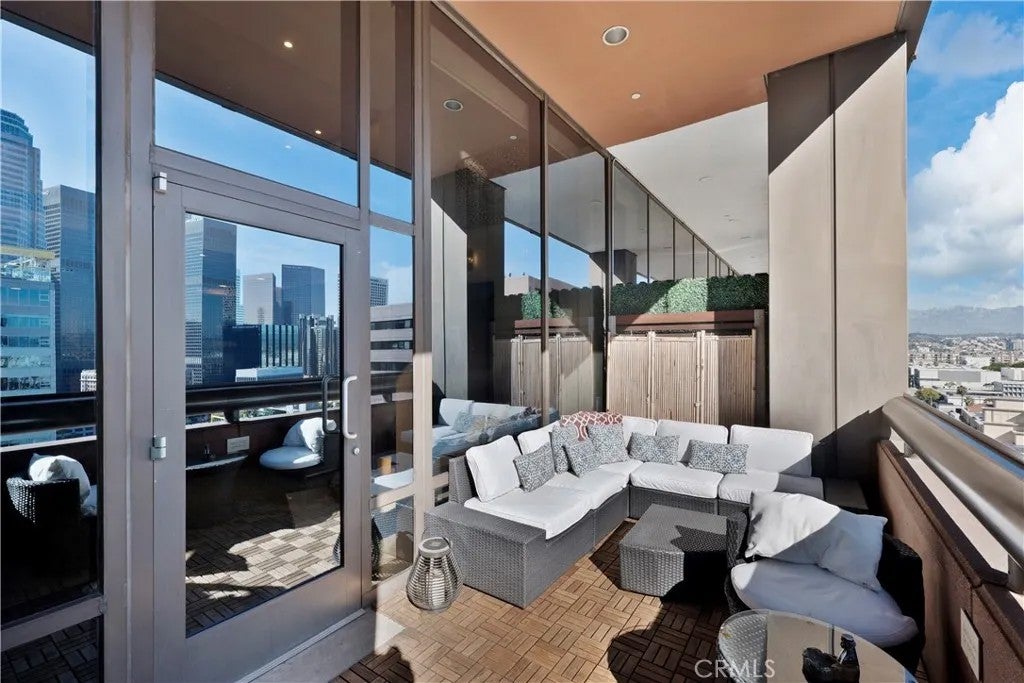 1100 Wilshire Boulevard 1707