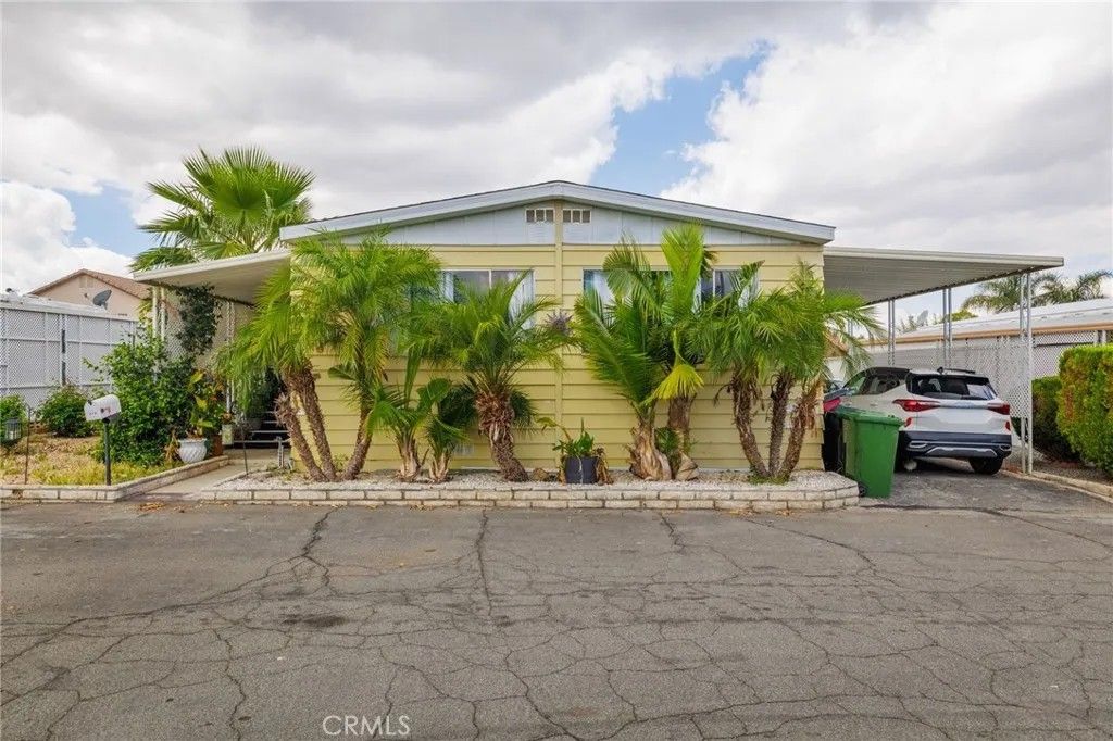 Photo of 881 N Lake St #219, Hemet, CA 92544 (MLS # SW26075233)