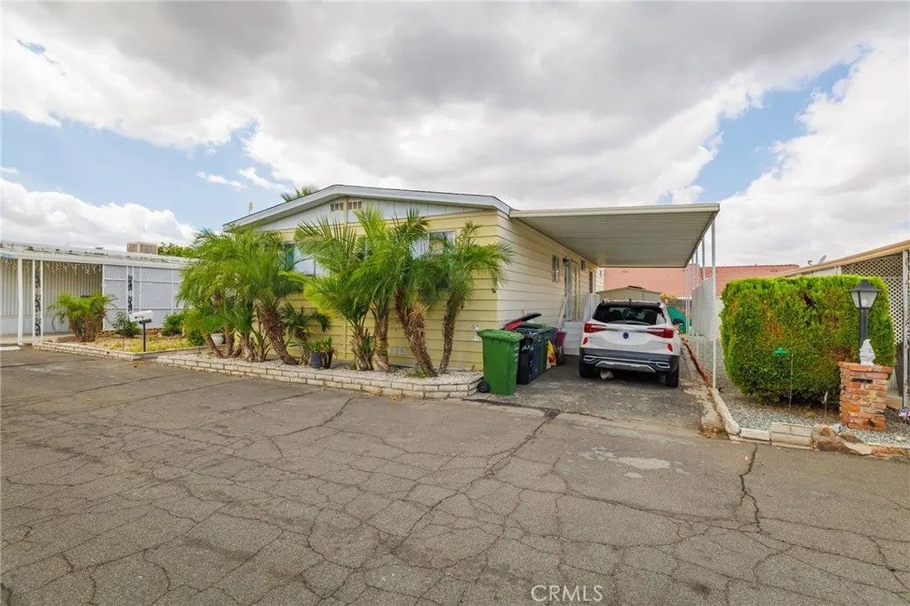 881 N Lake 219