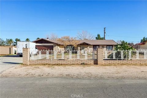 Photo of 14057 Crow Rd, Apple Valley, CA 92307 (MLS # RS25281523)