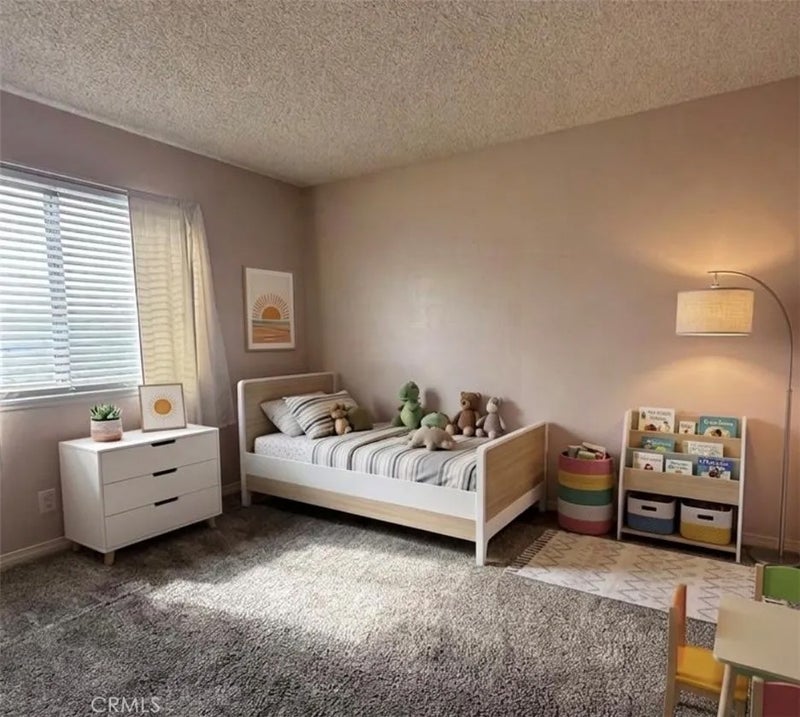 2732 E Melissa