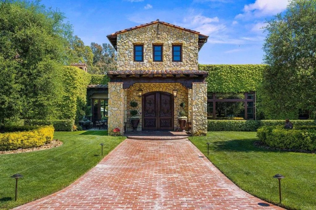Photo of 6314 El Apajo, Rancho Santa Fe, CA 92067 (MLS # NDP2604776)