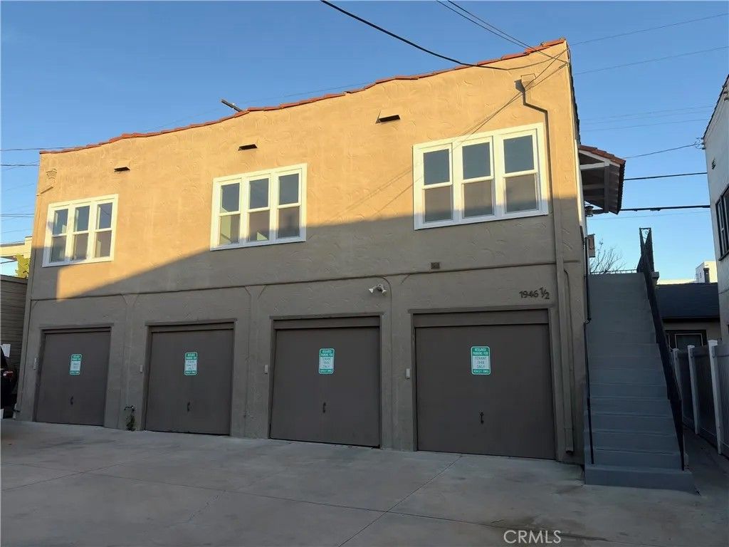 Photo of 1946 S Bronson Ave, Los Angeles, CA 90018 (MLS # SR26027055)