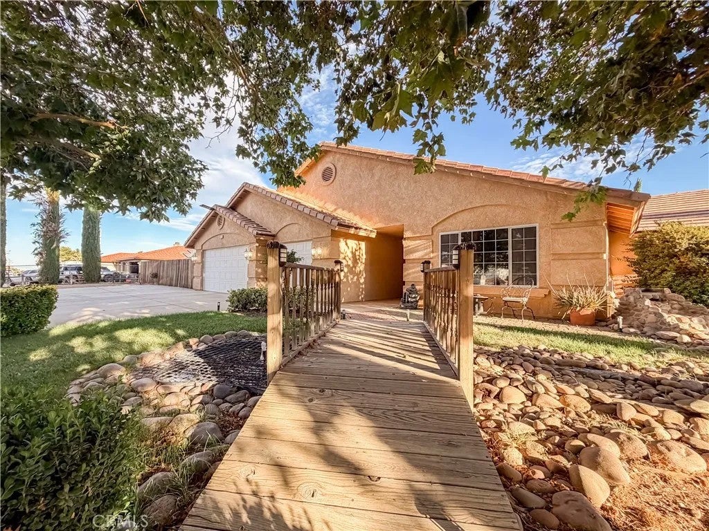 Photo of 10011 Solano RD, Victorville, CA 92392 (MLS # PW26181808)