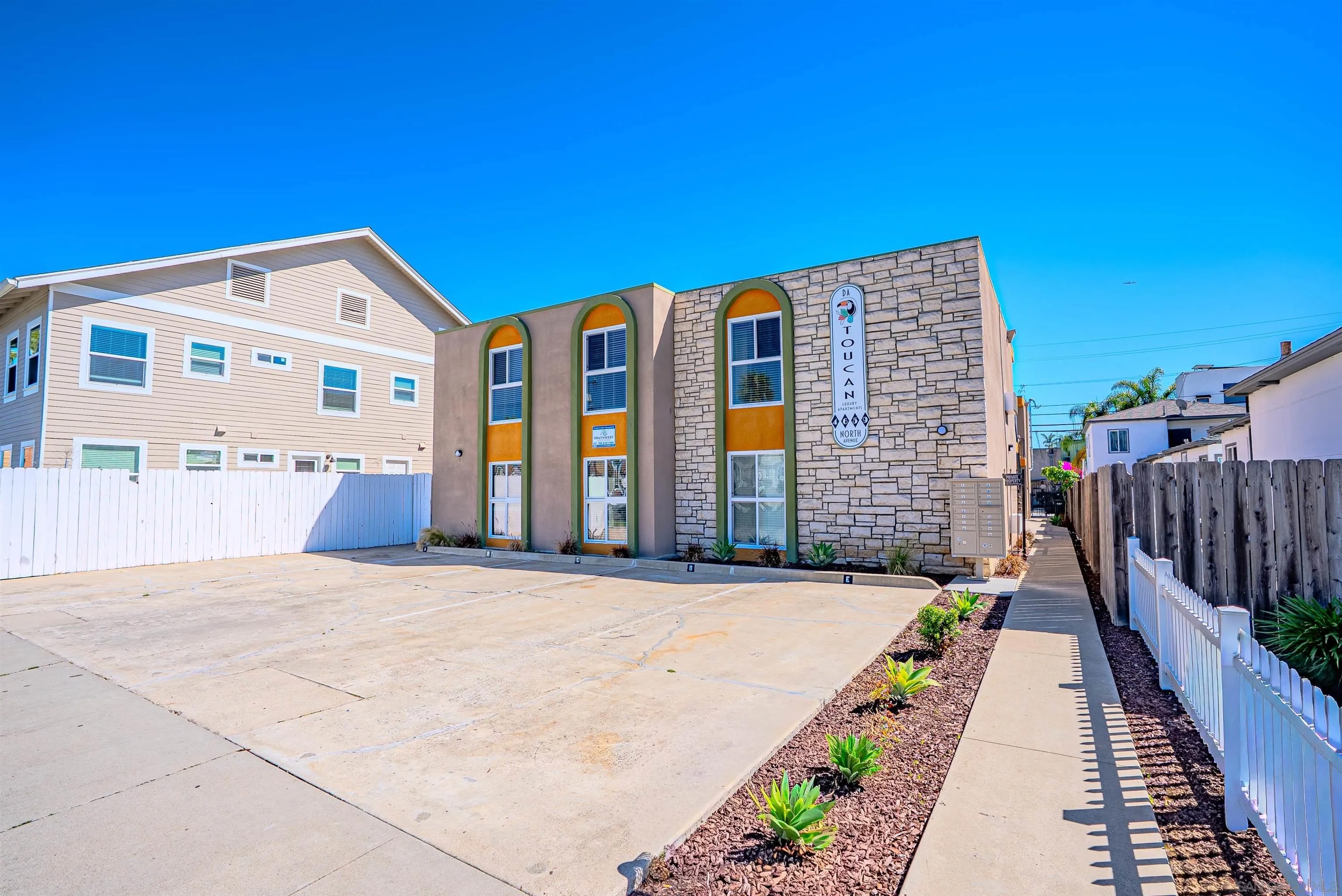 4659 North Ave