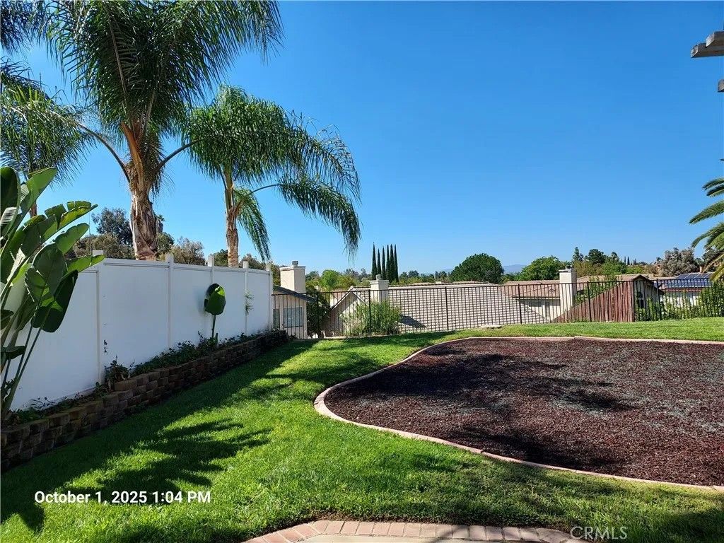 Photo of 40523 Windsor Rd, Temecula, CA 92591 (MLS # SW25242590)