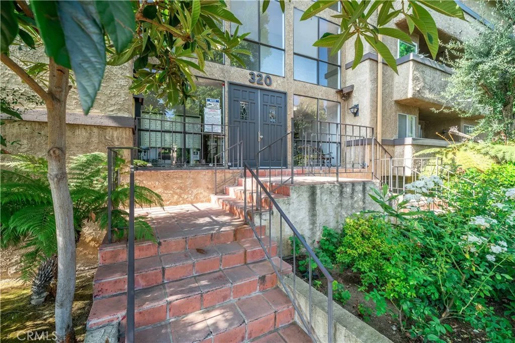 320 E Stocker Street 317