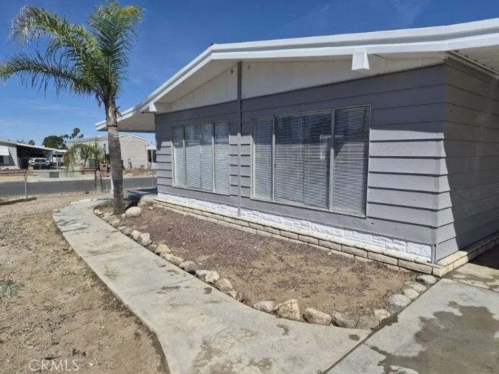 Photo of 44732 Cornish Ave, Hemet, CA 92544 (MLS # SW26072621)