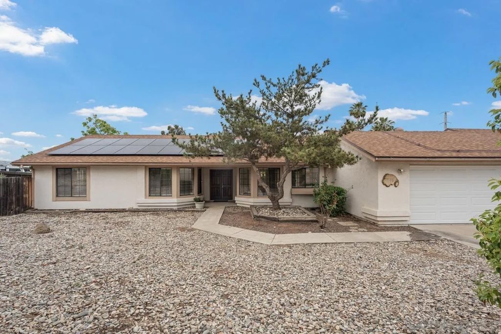 Photo of 1368 Oakleaf Ln, Ramona, CA 92065 (MLS # 260010122)