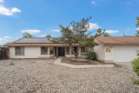 Photo of 1368 Oakleaf Ln, Ramona, CA 92065 (MLS # 260010122)