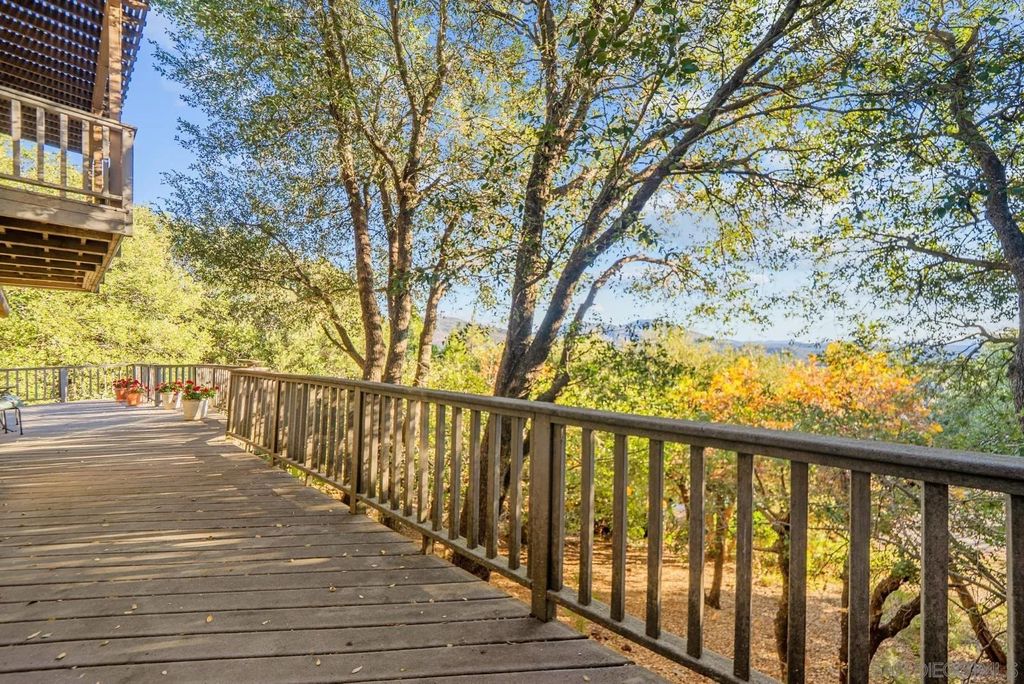 Photo of 4641 Luneta View, Julian, CA 92036 (MLS # 260008020)