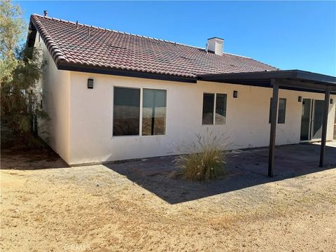 Tiny photo for 6012 Regino Avenue, 29 Palms, CA 92277 (MLS # SW25249292)